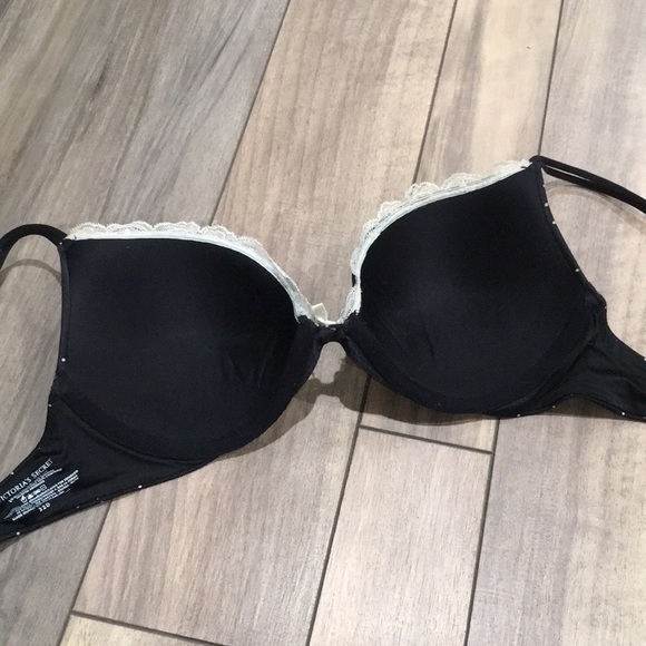 Victoria’s Secret Very Sexy Push-up 32D - Picture 2 of 3